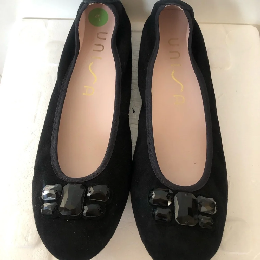 Unisa Black Suede Ballet Flats with black crystal accents Size 9. NEW - Picture 2 of 4